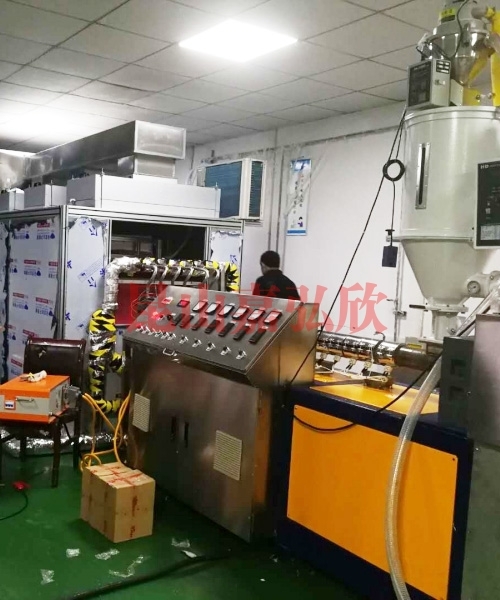 無錫PP擠出機(jī)+自動收卷+靜電駐集+自動分切