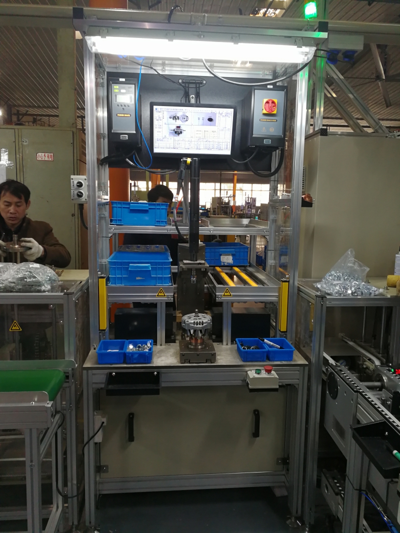 汽車發(fā)電機(jī)柔性裝配線皮帶輪螺母自動扭力擰緊機(jī)配阿特拉斯扭力槍.jpg
